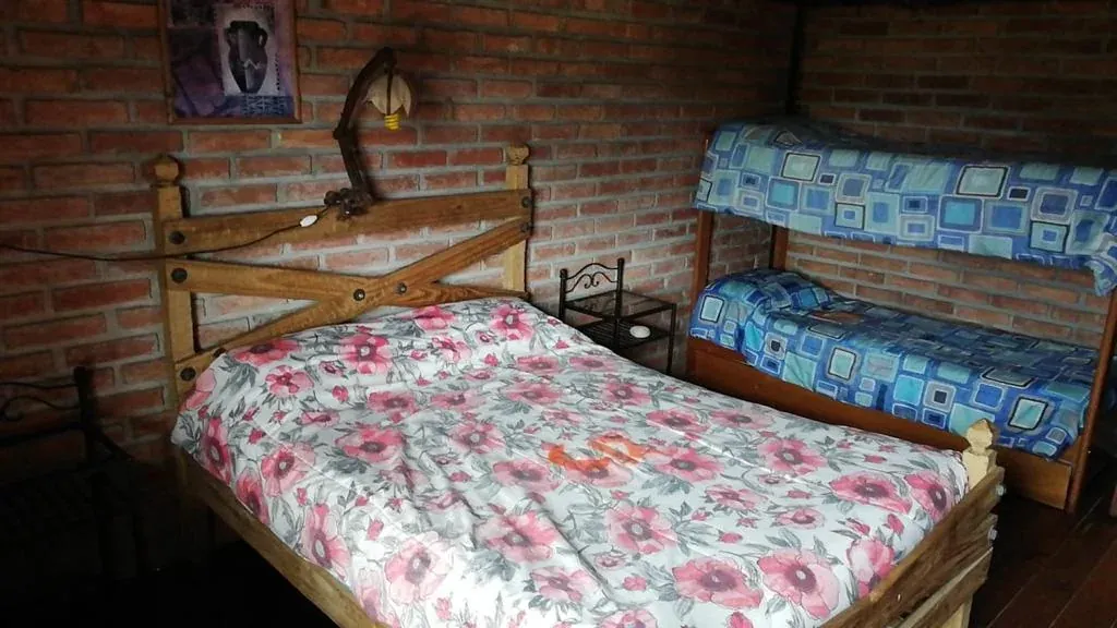 Dormitorio rústico de Rancho Quilla, la casa grande