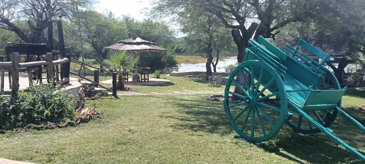 Jardín y espacios verdes del predio