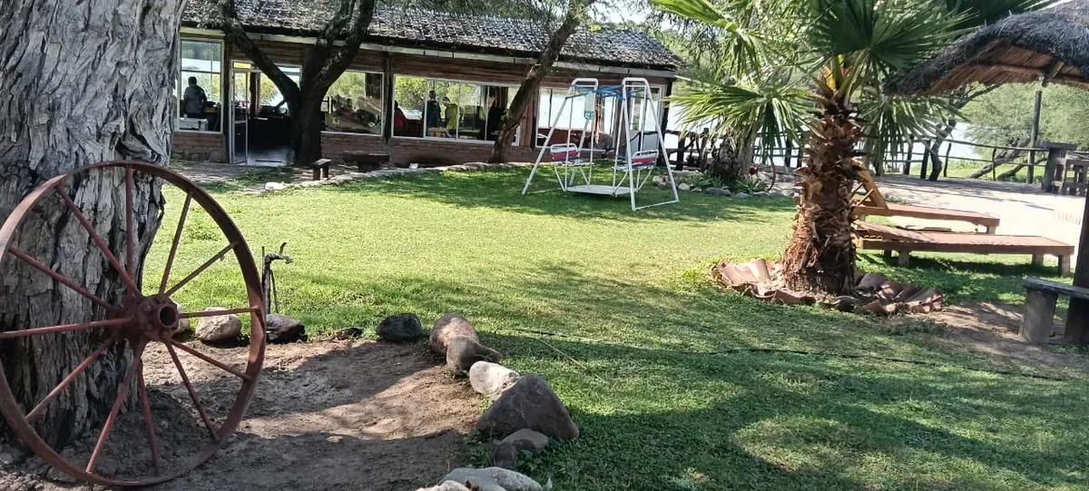 Patio rústico de Rancho Quilla, la casa grande preparado para grupos