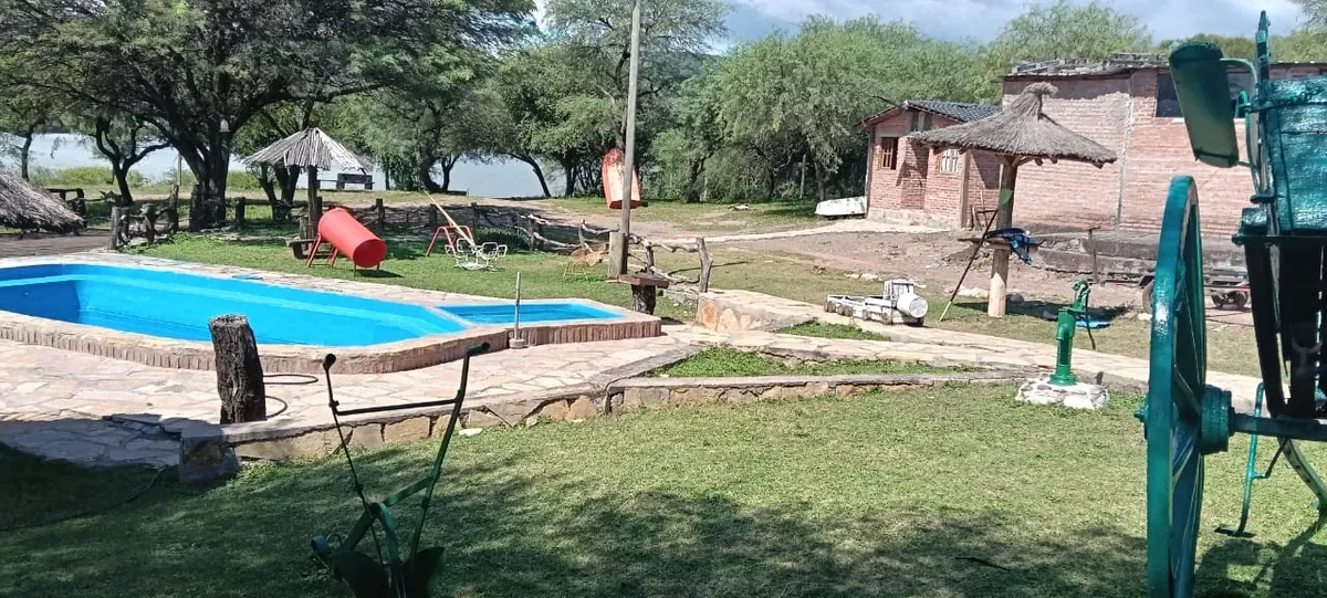 Pileta y patio de Rancho Quilla, la casa grande