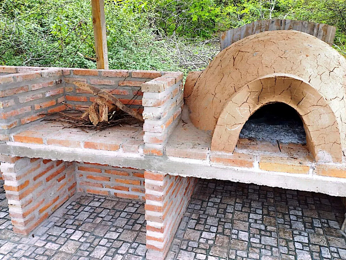 Horno de barro y asador de ladrillo de Ranchito